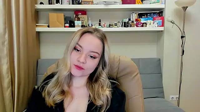 Kara Smith  online show from 12-12-24, 11:03