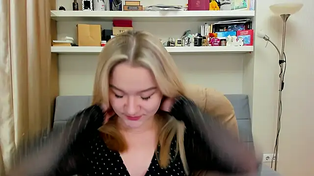 Kara Smith  online show from 02-19-25, 10:20