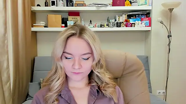 Kara Smith  online show from 03-05-25, 12:05