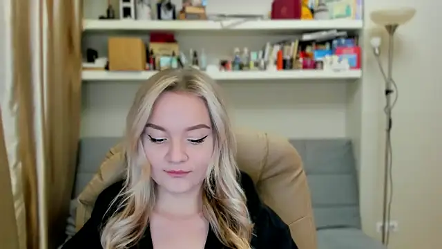 Kara Smith  online show from 10-09-25, 10:41