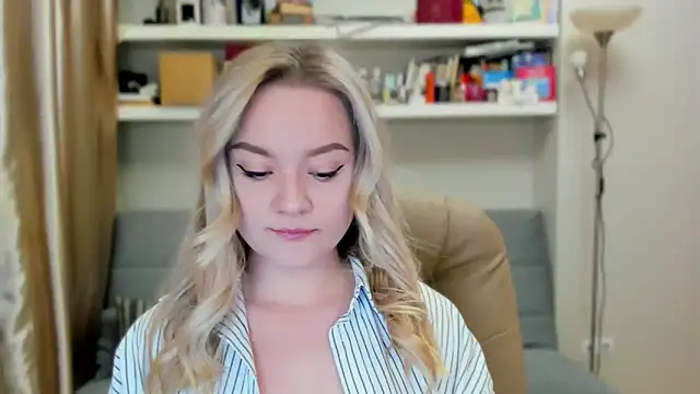 Kara Smith  online show from 10-12-25, 10:42