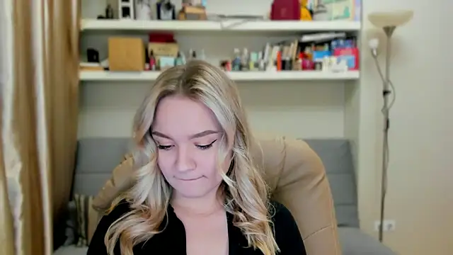 Kara Smith  online show from 10-19-25, 09:37