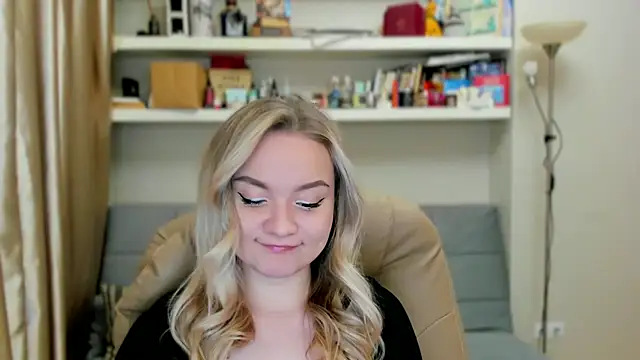 Kara Smith  online show from 10-31-25, 12:11