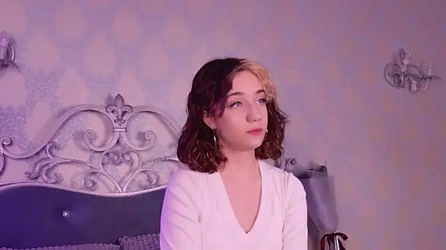 Gia Riccardo online show from 11-13-25, 04:28