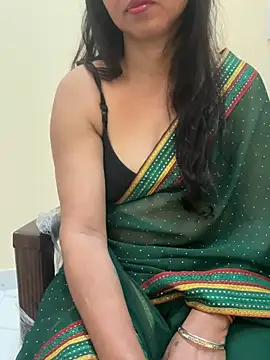 Snapshot of Urmila_singh1 chatting on 03-09-25, 06:11 Urmila singh1 online show from 03-09-25, 06:11