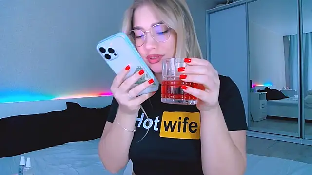 Snapshot of DIANAxxxDIAMOND chatting on 09-20-25, 08:15 DIANAxxxDIAMOND online show from 09-20-25, 08:15