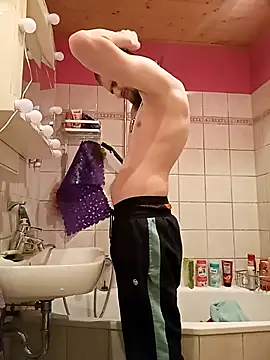 Snapshot of ThePython666 chatting on 10-06-25, 01:19 ThePython666 online show from 10-06-25, 01:19