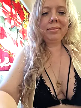 Snapshot of Irina3718 chatting on 05-04-26, 01:18 Irina3718 online show from 05-04-26, 01:18