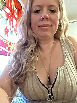 Snapshot of Irina3718 chatting on 05-15-26, 02:13 Irina3718 online show from 05-15-26, 02:13