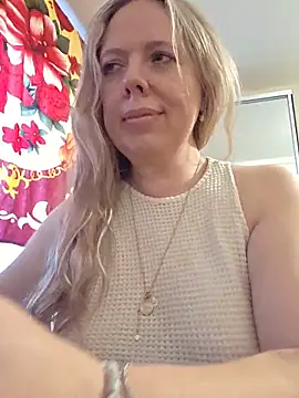 Snapshot of Irina3718 chatting on 06-11-26, 02:04 Irina3718 online show from 06-11-26, 02:04