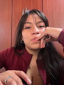Snapshot of -Selene- chatting on 05-17-26, 08:05 -Selene- online show from 05-17-26, 08:05
