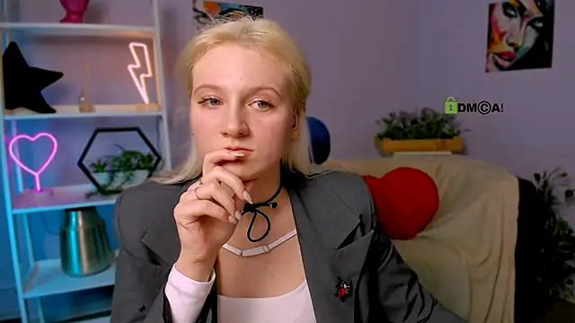 Snapshot of madam_uliis chatting on 03-18-25, 01:09 madam uliis online show from 03-18-25, 01:09