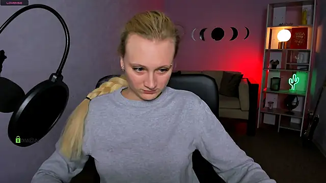 Snapshot of madam_uliis chatting on 11-29-25, 12:30 madam uliis online show from 11-29-25, 12:30