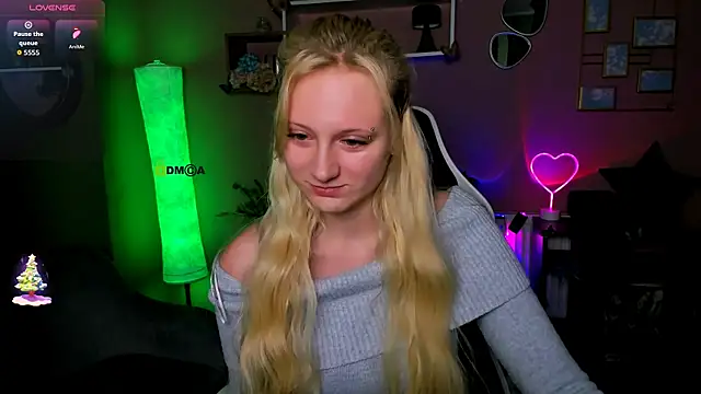 Snapshot of madam_uliis chatting on 12-01-25, 10:20 madam uliis online show from 12-01-25, 10:20