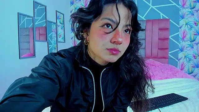 Snapshot of Asaray_T chatting on 03-11-25, 03:56 Asaray T online show from 03-11-25, 03:56