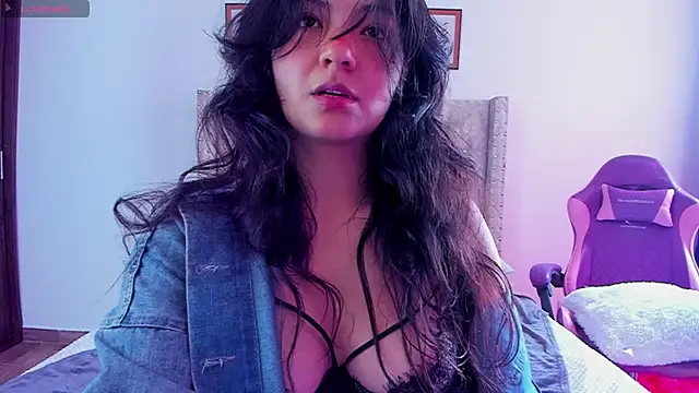 Snapshot of Asaray_T chatting on 10-15-25, 07:03 Asaray T online show from 10-15-25, 07:03