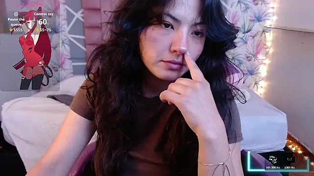 Snapshot of Asaray_T chatting on 11-22-25, 08:30 Asaray T online show from 11-22-25, 08:30