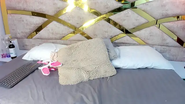 Sofiia Rossee  online show from 10-08-25, 07:55