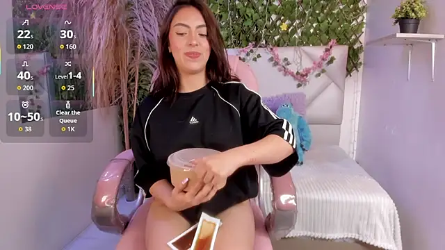 Abby Piink online show from 11-25-25, 03:12