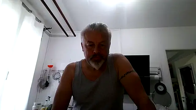 Snapshot of Berg_Boy chatting on 07-11-26, 04:48 Berg Boy online show from 07-11-26, 04:48
