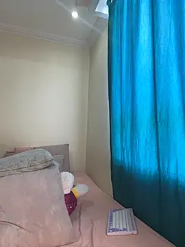 Ivelleee  online show from 11-08-25, 07:56