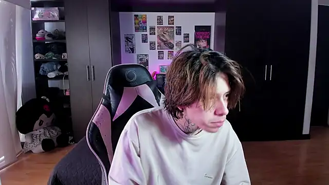 xIce Boy online show from 04-14-26, 03:51