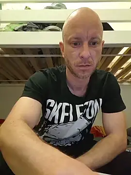 Snapshot of svenpfeifer chatting on 05-09-26, 01:44 svenpfeifer online show from 05-09-26, 01:44