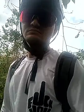 Snapshot of JuanMaty chatting on 11-09-25, 04:38 JuanMaty online show from 11-09-25, 04:38