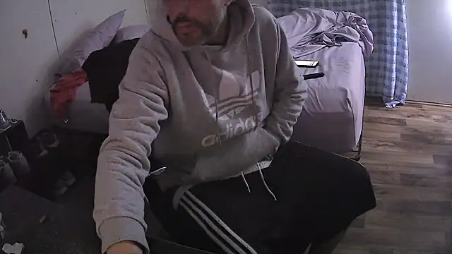 Muffdiver718 online show from 03-20-25, 07:25