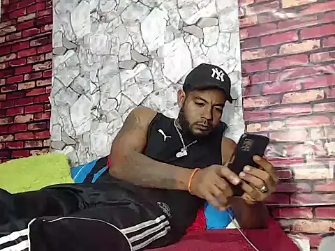 BladeFoxxx1 online show from 06-14-26, 04:25