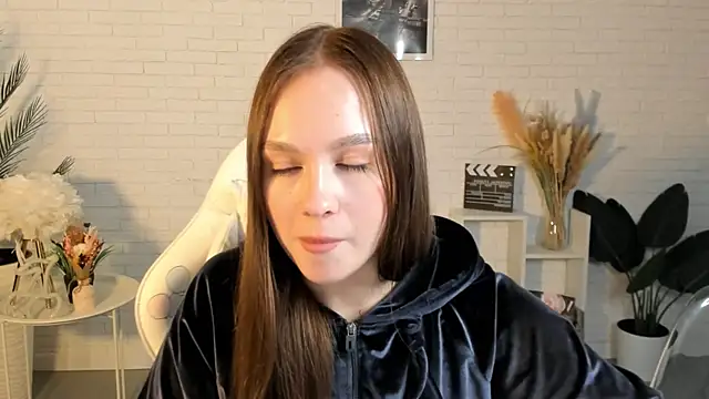 LoisCubitt online show from 03-13-25, 03:06