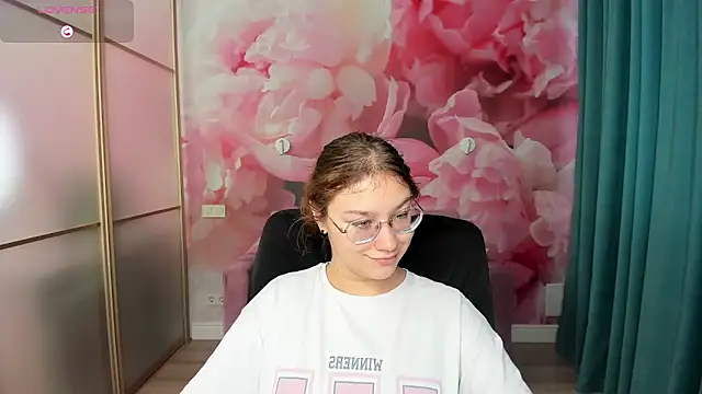 AngelinaLow online show from 10-27-25, 12:31