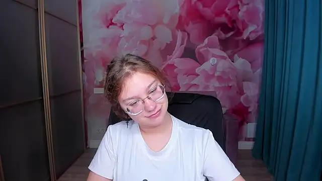 AngelinaLow online show from 11-09-25, 06:23