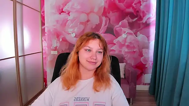Snapshot of AngelinaLow chatting on 05-16-26, 11:31 AngelinaLow online show from 05-16-26, 11:31