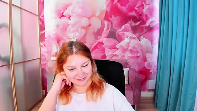 Snapshot of AngelinaLow chatting on 05-18-26, 11:27 AngelinaLow online show from 05-18-26, 11:27