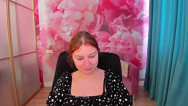 Snapshot of AngelinaLow chatting on 05-25-26, 11:27 AngelinaLow online show from 05-25-26, 11:27