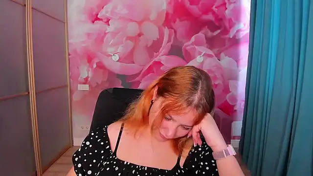 Snapshot of AngelinaLow chatting on 05-26-26, 11:28 AngelinaLow online show from 05-26-26, 11:28