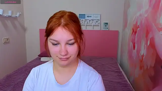 Snapshot of AngelinaLow chatting on 05-29-26, 11:30 AngelinaLow online show from 05-29-26, 11:30