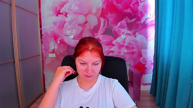 Snapshot of AngelinaLow chatting on 05-30-26, 11:29 AngelinaLow online show from 05-30-26, 11:29