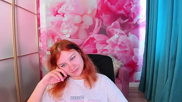 Snapshot of AngelinaLow chatting on 06-06-26, 11:26 AngelinaLow online show from 06-06-26, 11:26