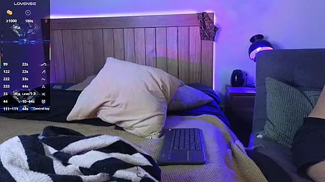 Snapshot of Xander_Card chatting on 09-12-25, 04:01 Xander Card online show from 09-12-25, 04:01