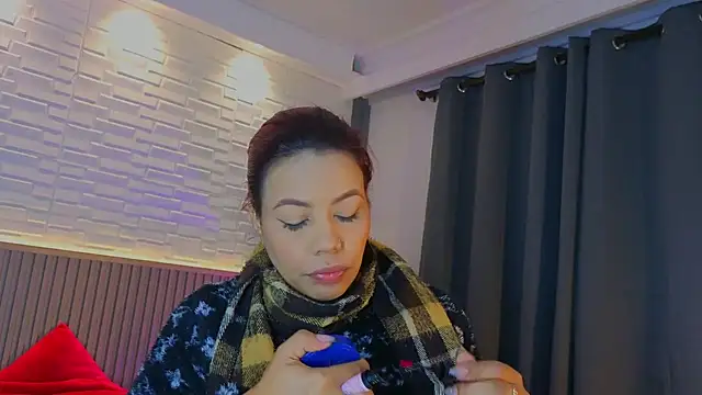 TiffanyWalk online show from 10-04-25, 11:19