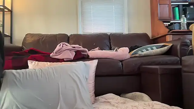 SpaceCowWhore online show from 10-01-25, 12:11