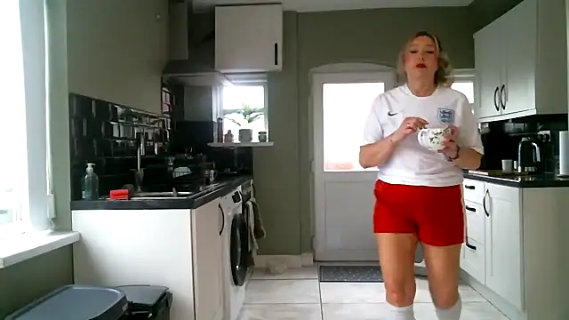 MissHoneyPenny online show from 06-17-26, 09:01