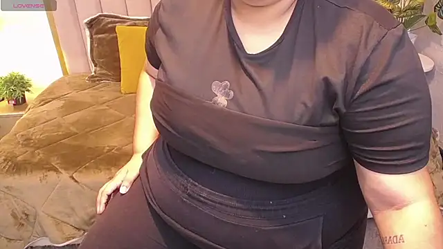 ailyn maury online show from 04-12-26, 02:00