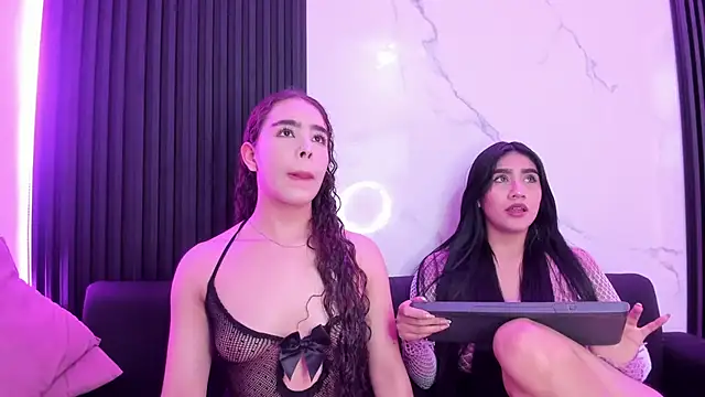 MiaScott5 online show from 12-21-25, 03:57