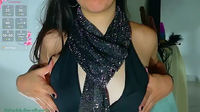 Emmi Roberts online show from 11-18-25, 04:33