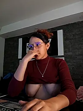 Snapshot of Hairydoll_ chatting on 05-11-26, 09:34 Hairydoll online show from 05-11-26, 09:34