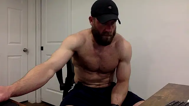 Snapshot of clarkefit chatting on 03-16-25, 11:47 clarkefit online show from 03-16-25, 11:47