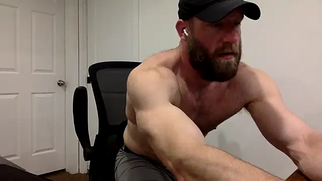 Snapshot of clarkefit chatting on 03-19-25, 02:57 clarkefit online show from 03-19-25, 02:57